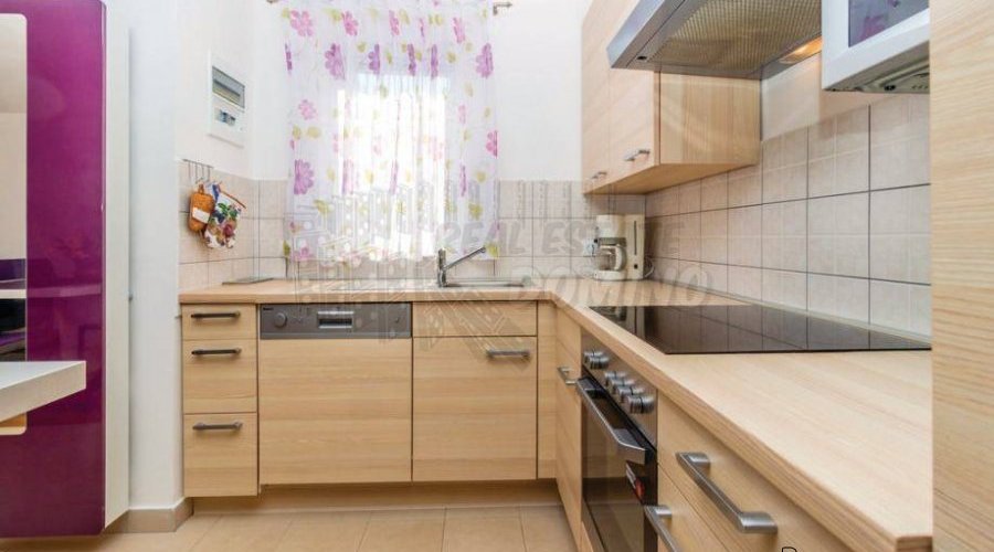 Apartman s 3 sobe i okućnicom! Uvala Soline! - 7