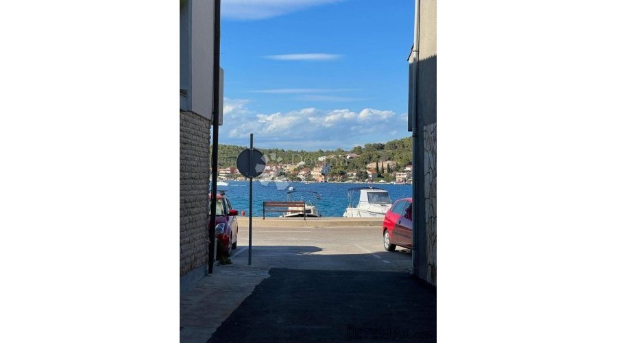 TISNO KUĆA U PRVOM REDU DO MORA ODLIČNA PRILIKA - 7