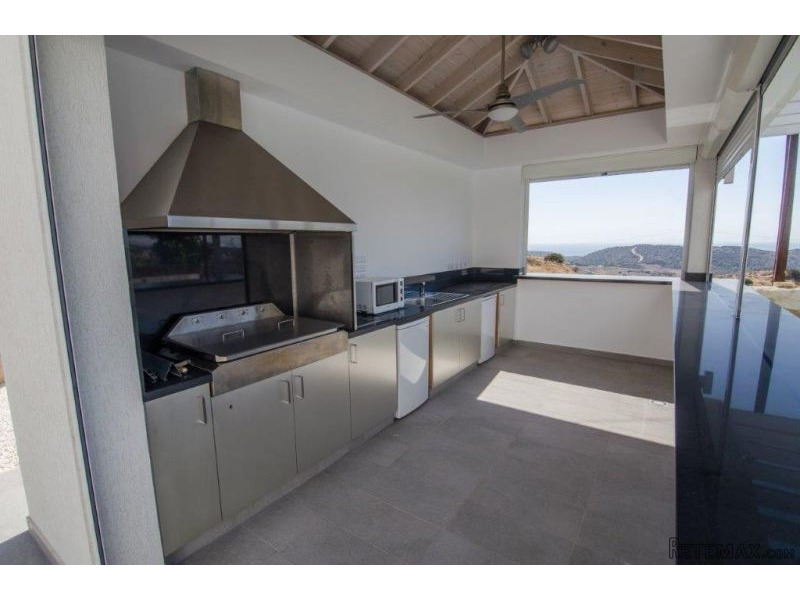 A magnificent 5 bedroom, newly built.. - 2