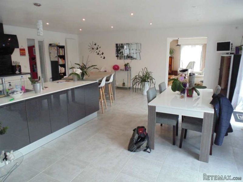 5 Bedroom House with Swimming Pool - 2
