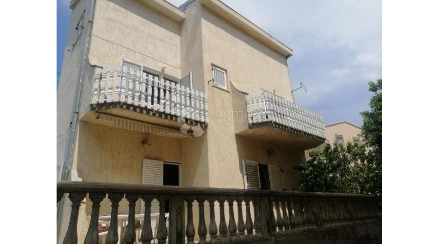 TRIBUNJ - kuća s 9 apartmana + građevinska parcela 418 m2 - 3