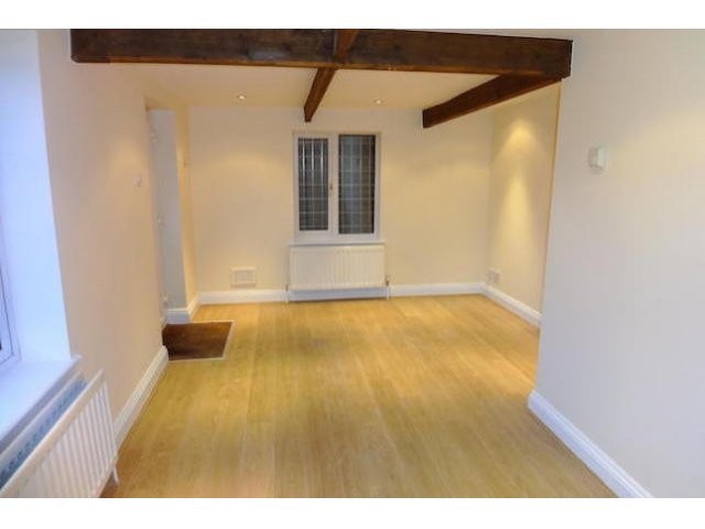 3 bed semi-detached house to rent - 2
