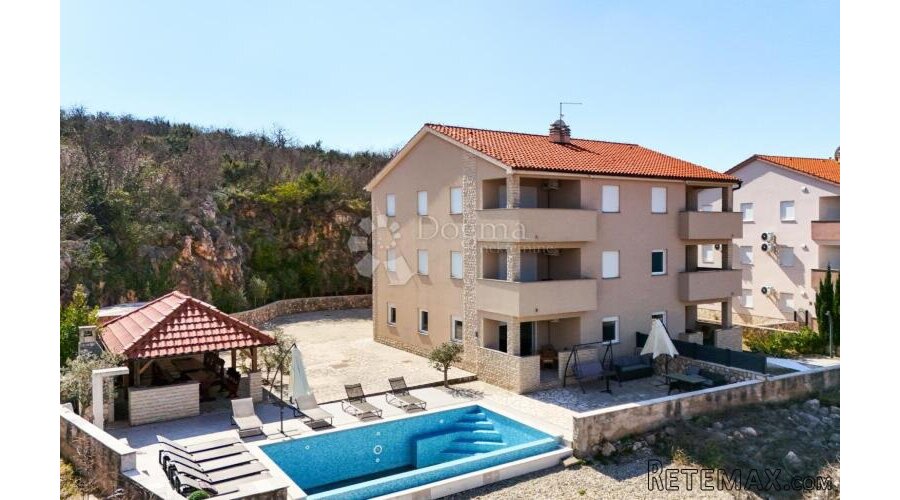 KLIMNO, vila s bazenom i 6 app na svega 250m od mora