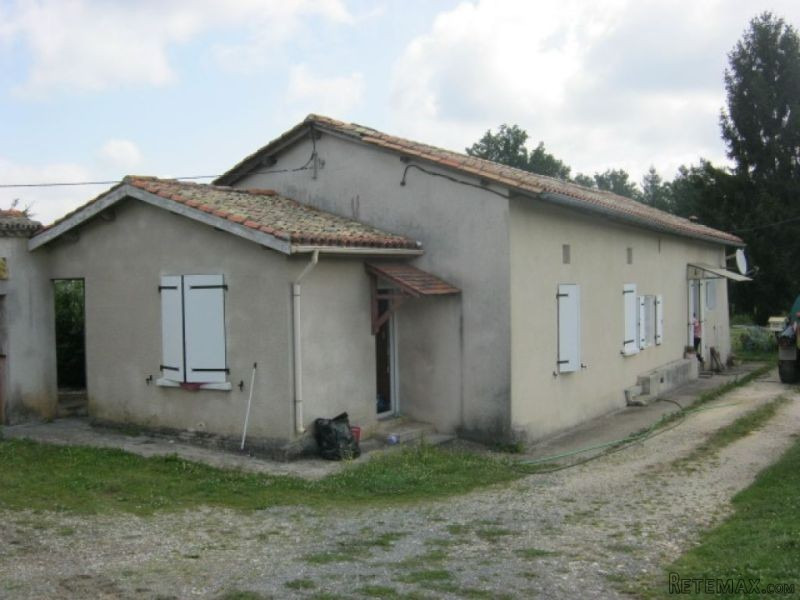 3 bedroom single storey house for rent