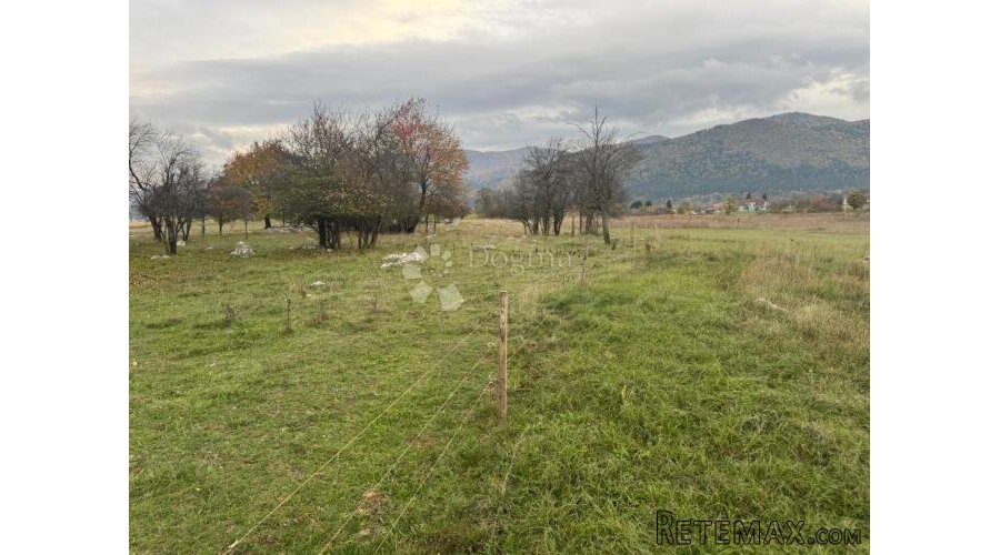 KUĆA I POMOĆNI OBJEKTI NA 10000M2 ZEMLJIŠTA POTOK I RIJEKA - 2