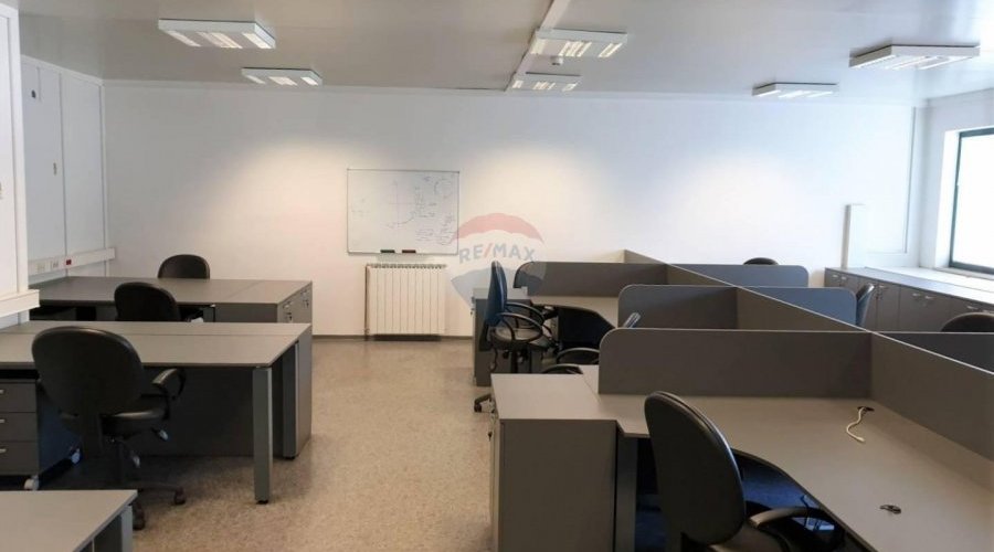 RIJEKA, CENTAR - UREDSKI PROSTOR NA 2. KATU, 840 m2 - 2