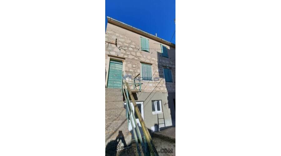 Vis - Centar, kamena kuća 228 m2 s okućnicom 200 m2 - 2