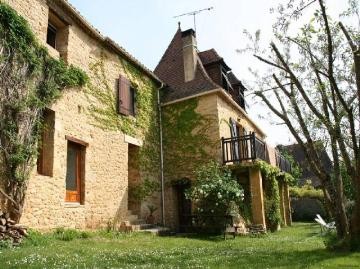 Elegant house divided in 2 independent..
