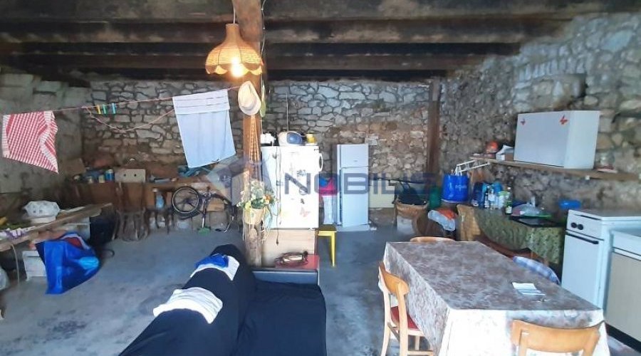 Vis, stara kamena kuća 237 m2, prvi red do mora - 4
