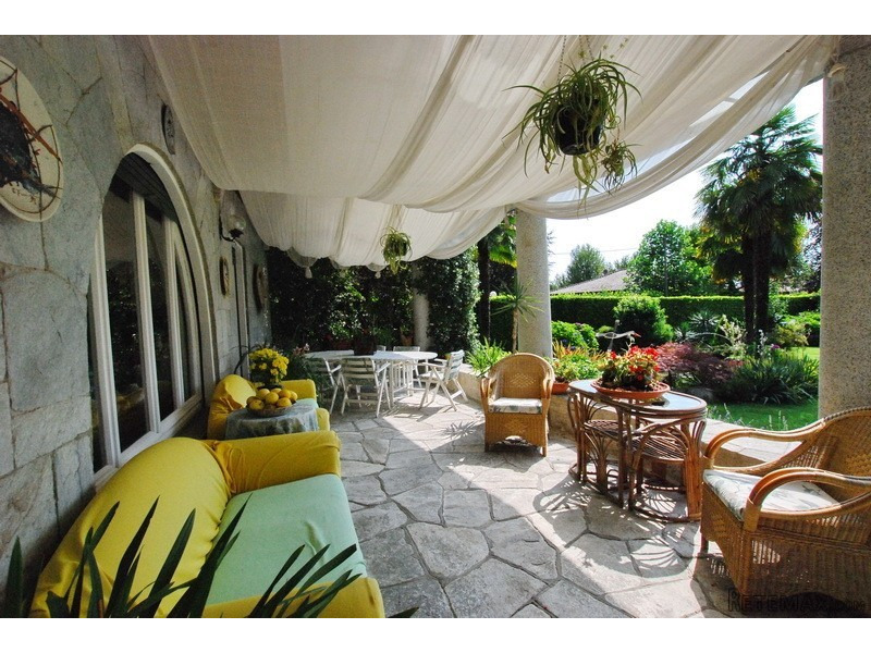 In A Sunny Position Villa In Lesa - 2