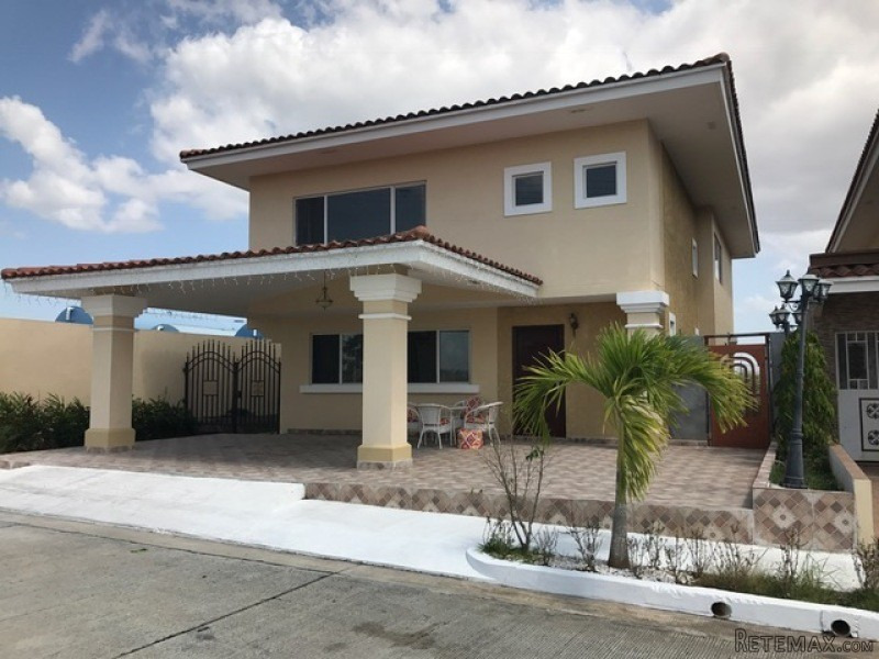 Beautiful and spacious housePreciosa y..