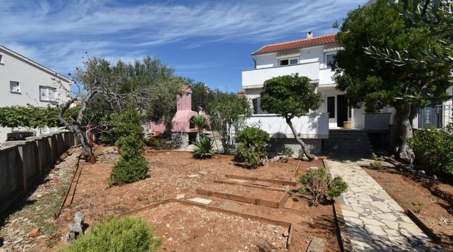 Kuća s lijepim vrtom i pogledom, grad Krk! - 2