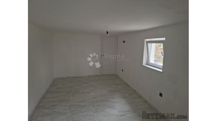 Kuća sa dva stana na top lokaciji - 3