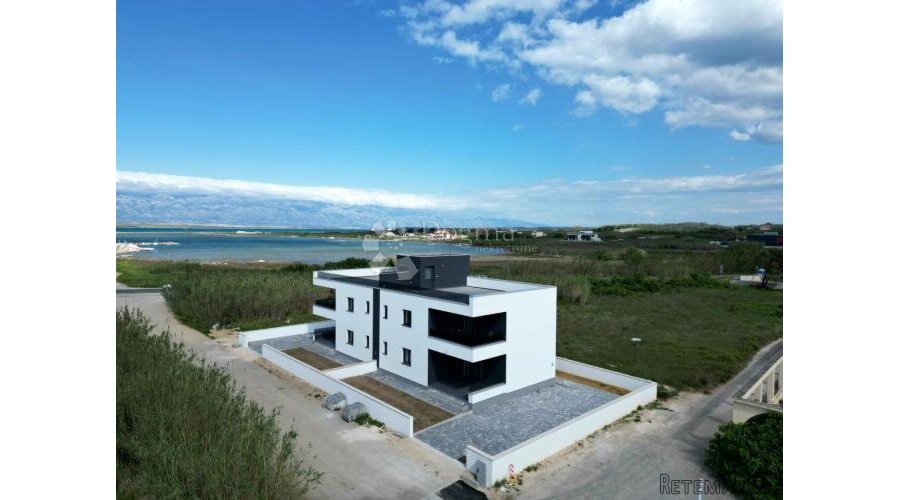 PRIVLAKA - MODERAN PENTHOUSE S4 SA KROVNOM TERASOM - 3