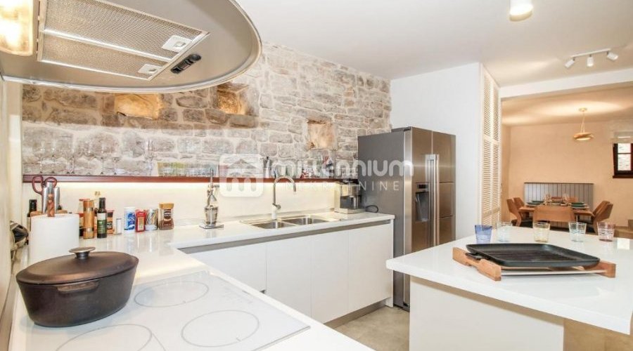Istra, Bale, prekrasno uređena kamena vila - 9
