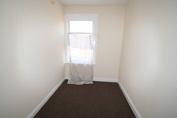 ***beautifully Presented 2 Bed Mid.. - 2