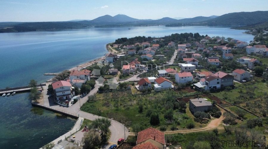 RASLINA (ŠIBENIK)-GRAĐEVINSKO ZEMLJIŠTE PRVI RED - 3