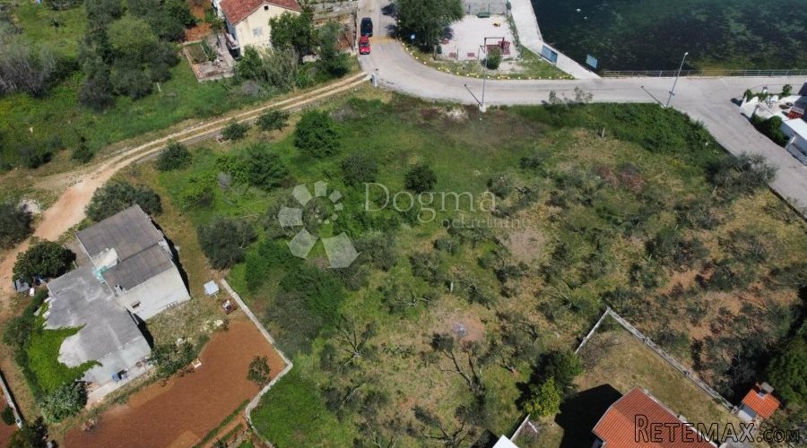 RASLINA (ŠIBENIK)-GRAĐEVINSKO ZEMLJIŠTE PRVI RED - 4
