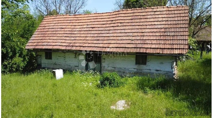 Zemljište u Tounju sa drvenim starinama - 2