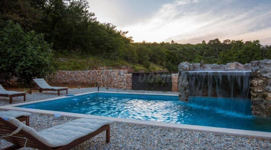 Šarmantna vila sa okućnicom od 3000m2 i bazenom! - 4