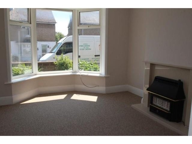 Unfurnished 3 bedroom Semi-Detached.. - 2