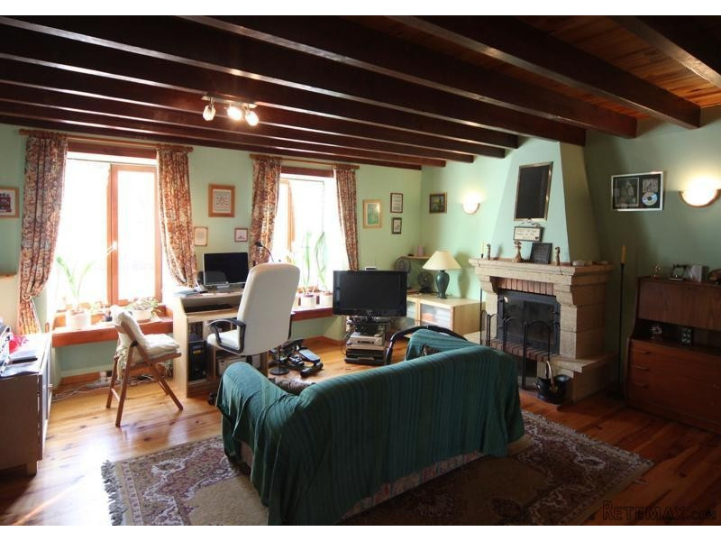 Extremely Spacious Renovated 4 Bedroom.. - 2