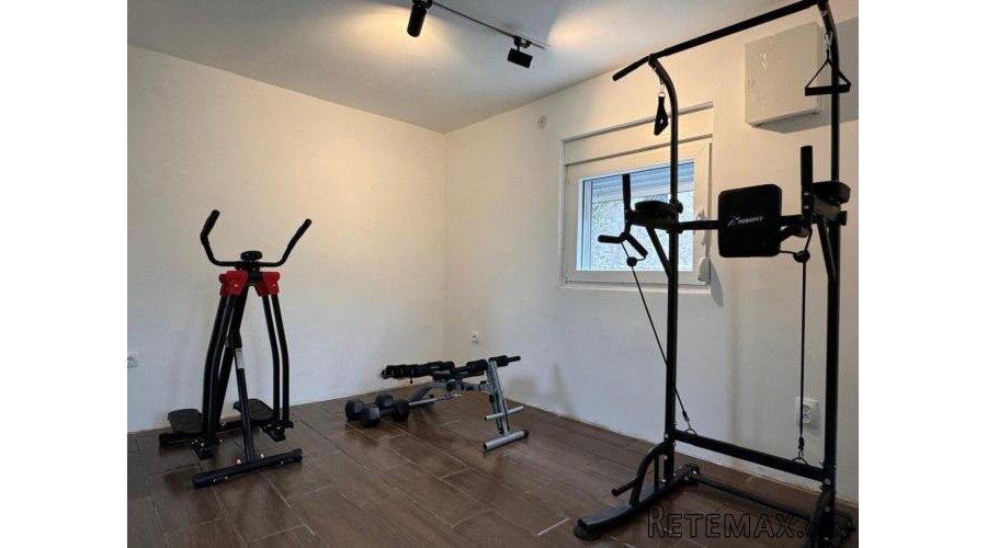 Tri legalna objekta sa dozvolom, Šušanj 360.000€ - 3