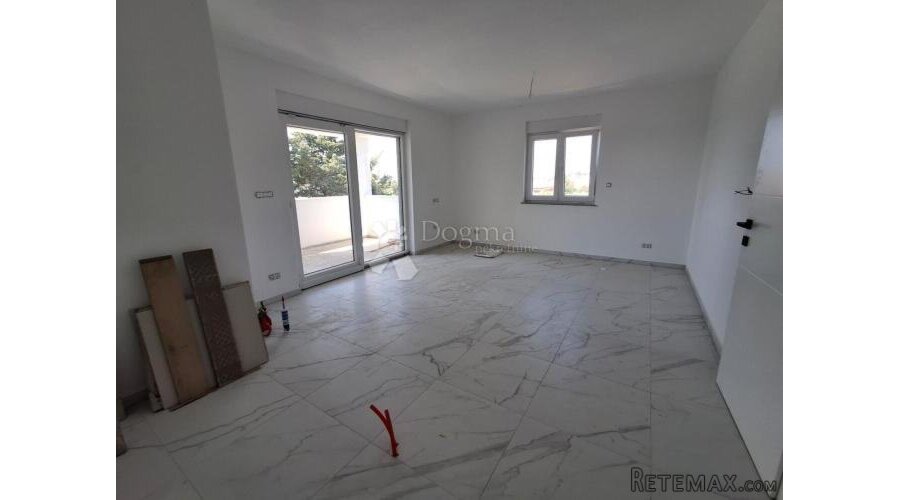 Apartman u kvalitetnoj novogradnji u Barbatu blizu mora