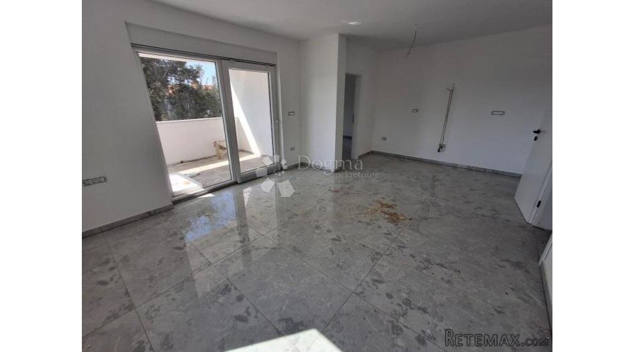 Dvosobni apartman u novogradnji na top lokaciji. Barbat