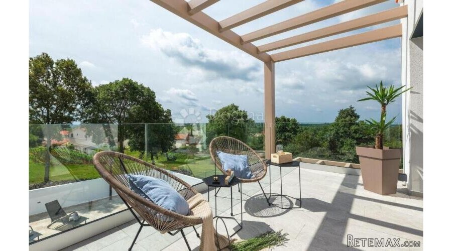 ISTRA,unutrašnjost,moderna vila na kraju sela