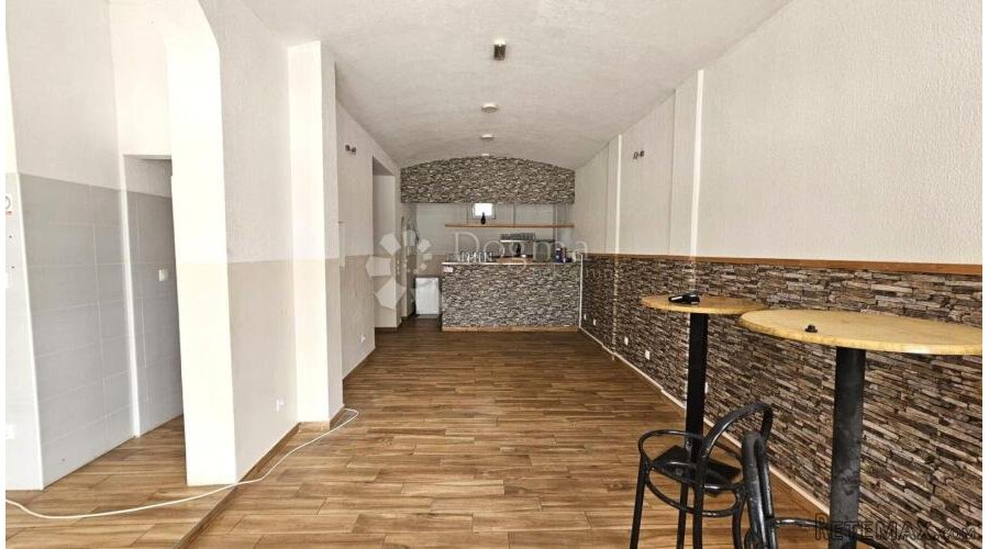 POSLOVNI PROSTOR - PIZZERIA - OKOLICA POREČA - 50 M OD MORA