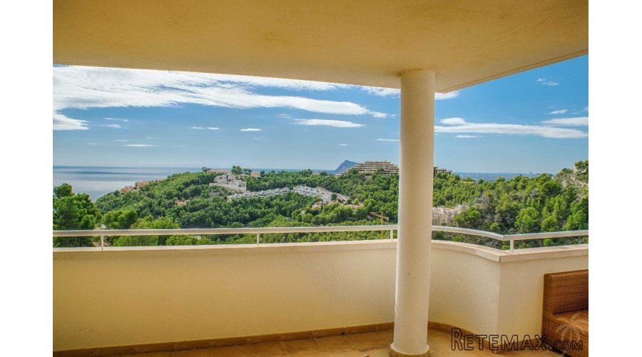 Fantastic apartment with sea view in Altea. This beautiful..