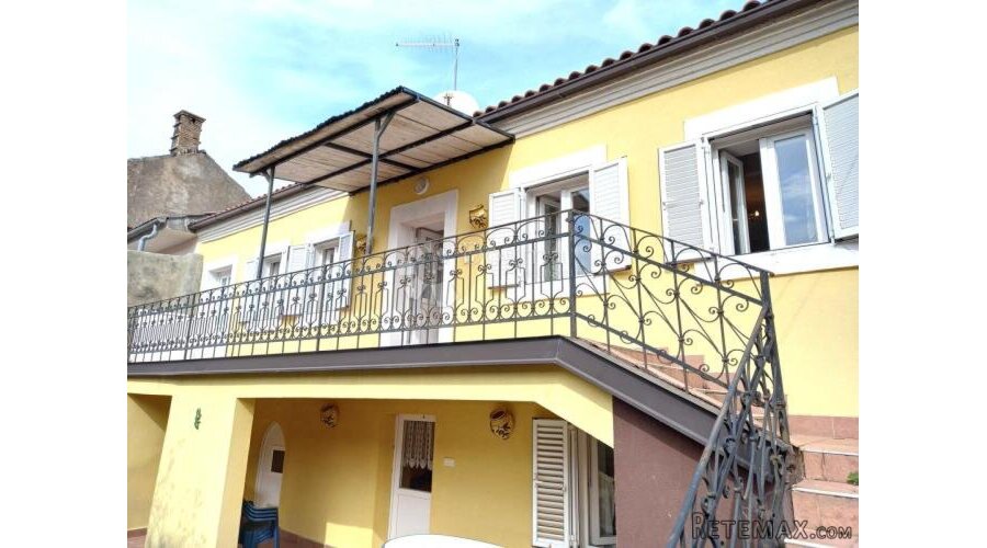 Prilika za turizam, kuća 97m2, Grižane