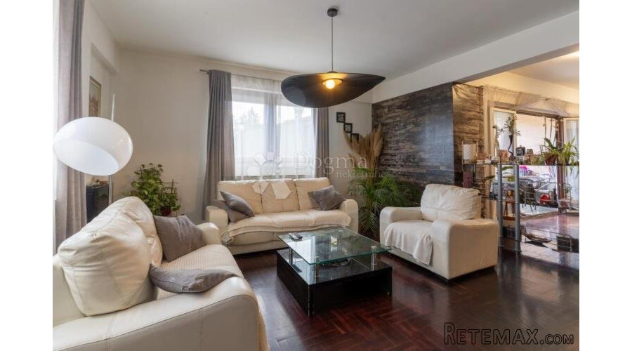 127 m², 4-soban stan s loggiom i parkirnim mjestom, Gornji - 2