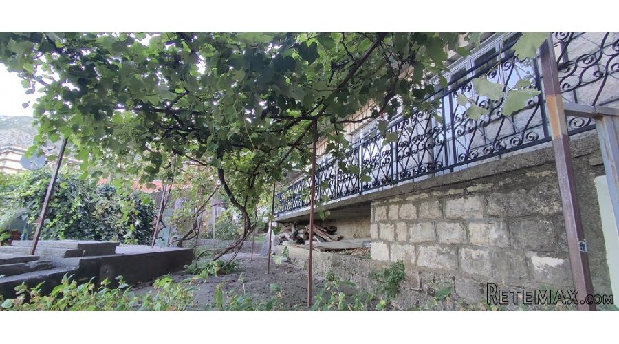 Prodajem dve kuce u Sutomoru - 14