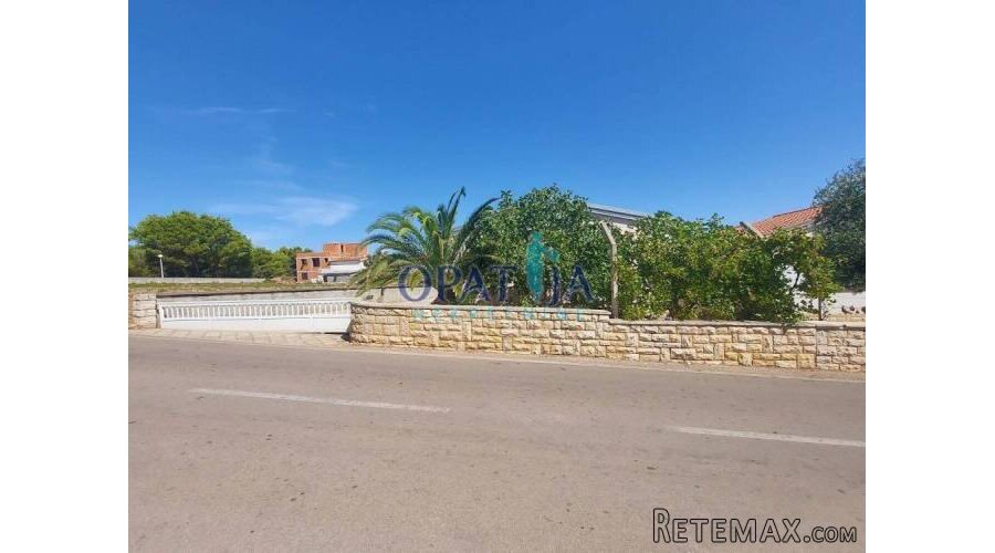 Vir, kuća 2 apartmana, 2 garaže i velika okućnica - 9