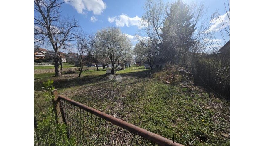 Građevinsko zemljište u centru Bedekovčine – 1.748 m², odlič - 2