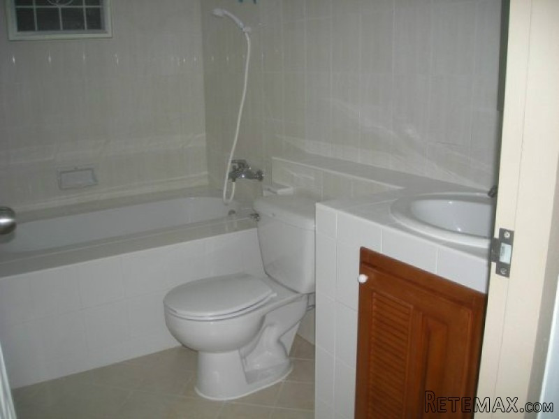 Detached 3 Bedroom House near Heroines.. - 2