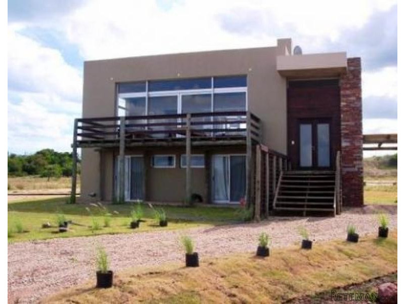3 Bedroom House - For Rent - Jose..