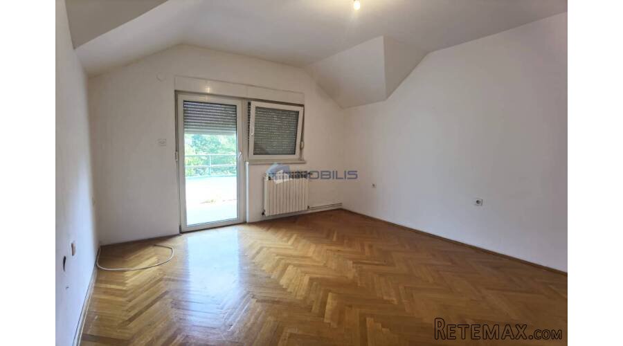 Bjelovar (Centar) 4-sobni stan, 116,75 m2 + 101,33 m2 TAVAN - 3
