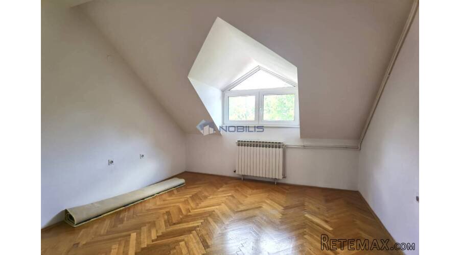 Bjelovar (Centar) 4-sobni stan, 116,75 m2 + 101,33 m2 TAVAN - 4