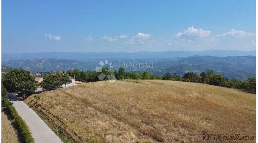 Fantastično zemljište s građevinskom dozvolom i prekrasnim p - 2