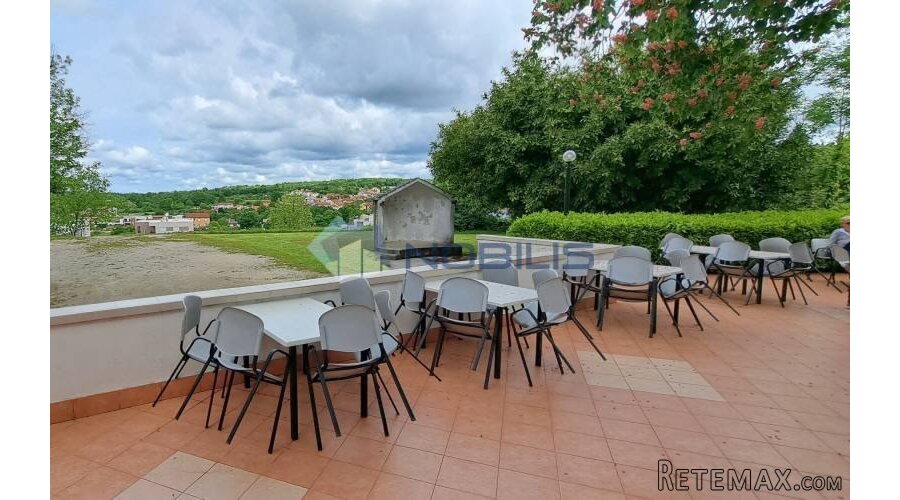 Žminj - centar, uhodan restoran 385 m2 + stan 65 m2 - 2