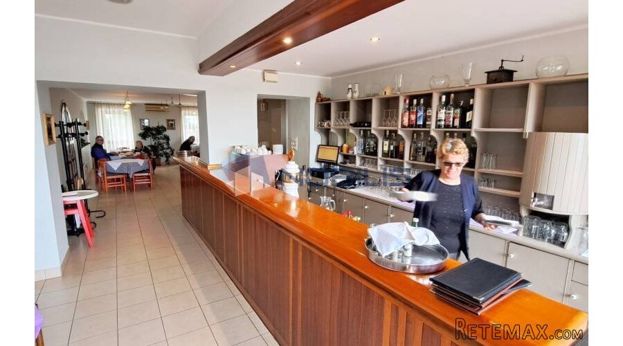 Žminj - centar, uhodan restoran 385 m2 + stan 65 m2 - 6