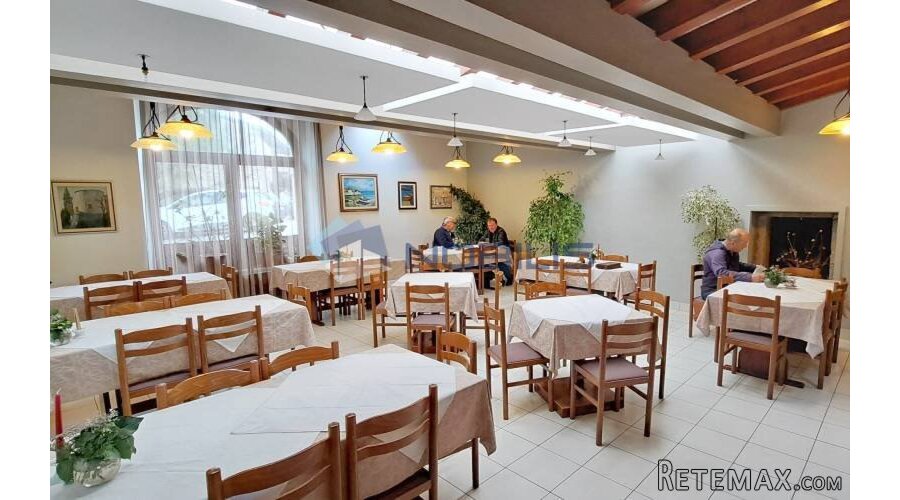 Žminj - centar, uhodan restoran 385 m2 + stan 65 m2 - 7