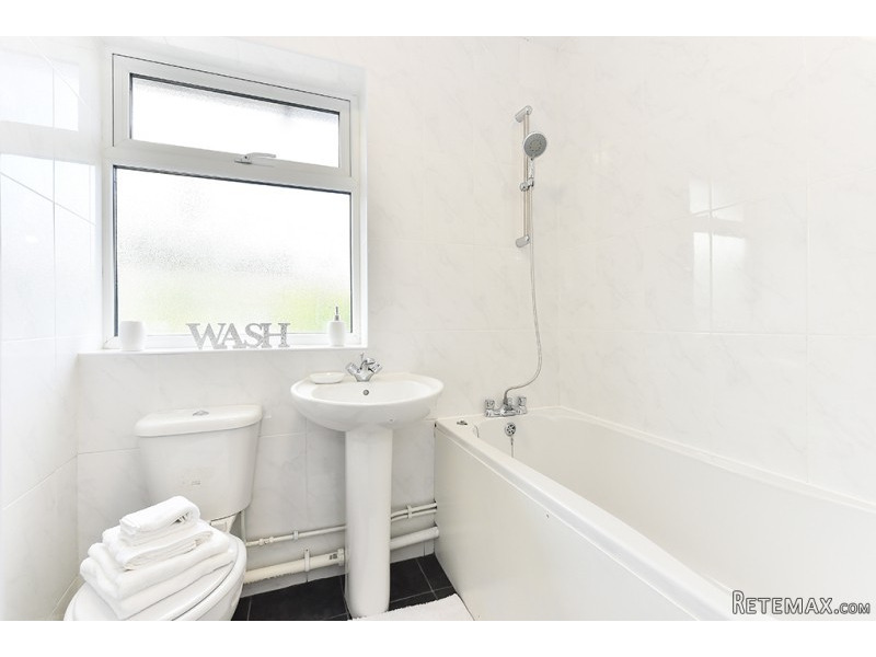 Crossharbour, E14 3HG [ID: 52SS] - 2