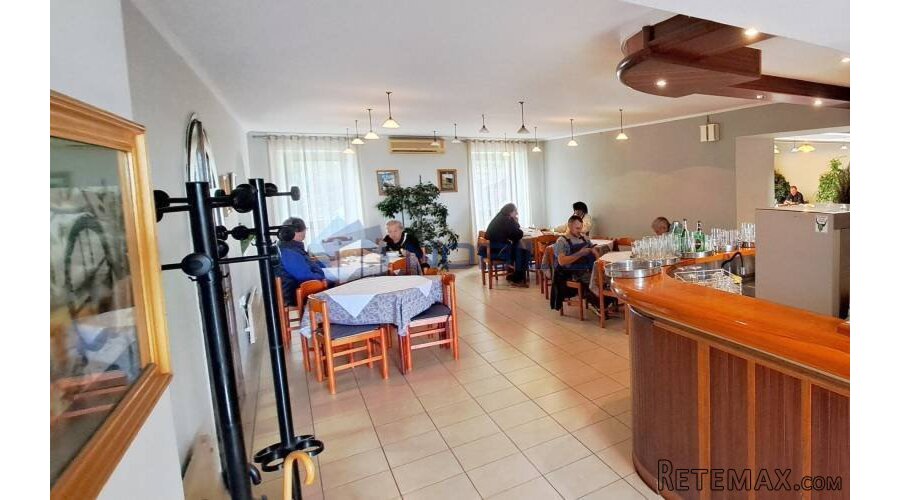 Žminj - centar, uhodan restoran 385 m2 + stan 65 m2 - 8