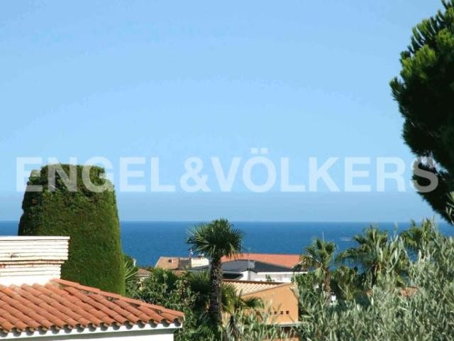 Plot in second line beach front, Can..
