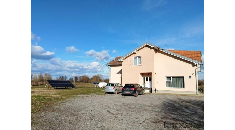 Pansion i konjički klub s apartmanima i restoranom