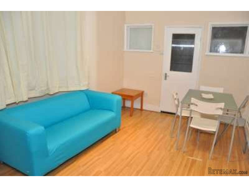Single with single bed near Turnpike.. - 2